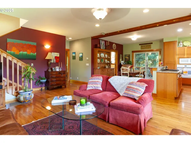 $825,000 | 3056 Highway 35, Hood River, OR 97031