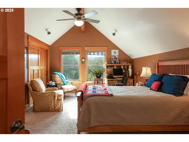 $825,000 | 3056 Highway 35, Hood River, OR 97031