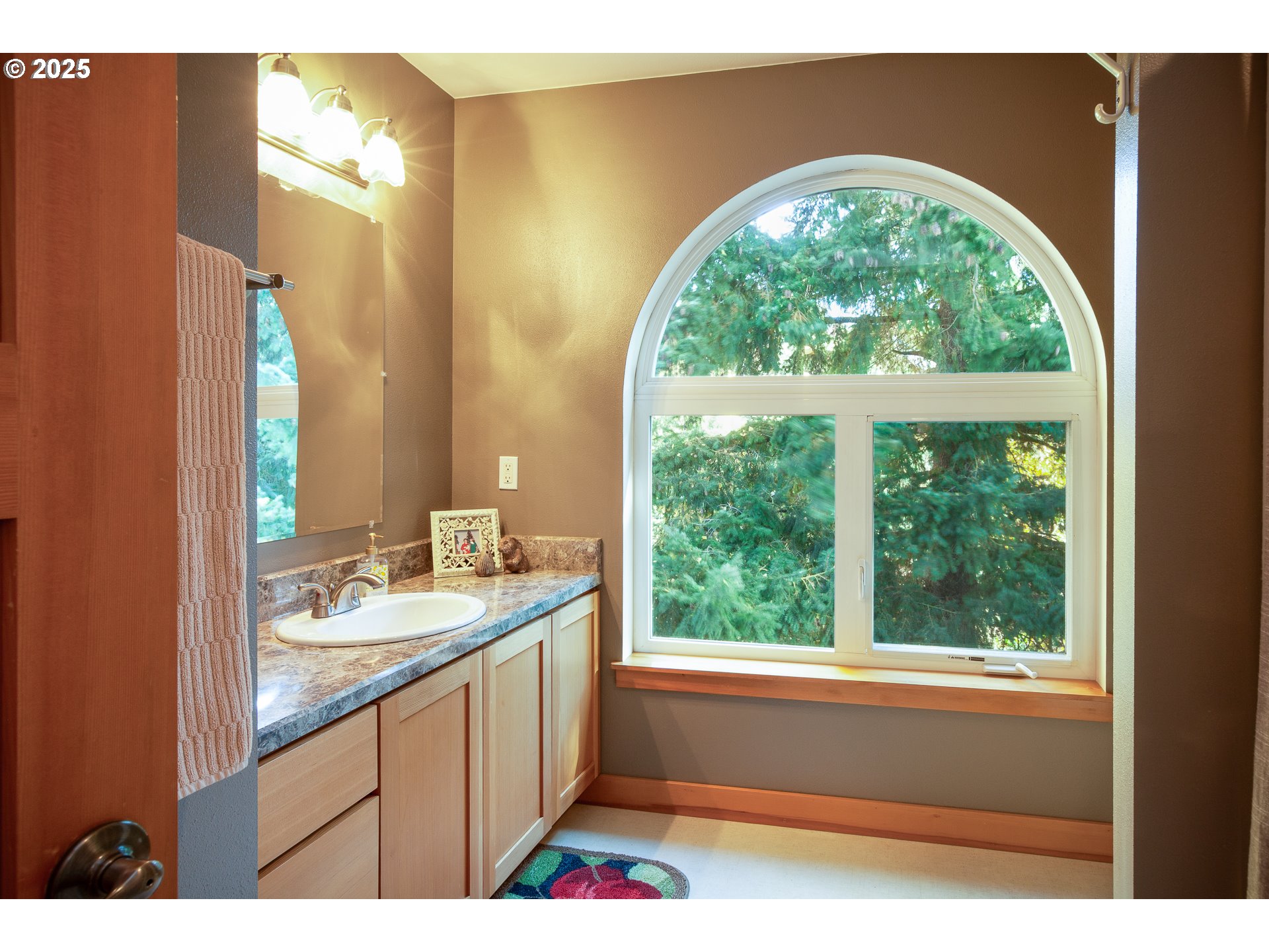 3056 Highway 35 Hood River, OR 97031 - Photo 43 of 48 Bathroom