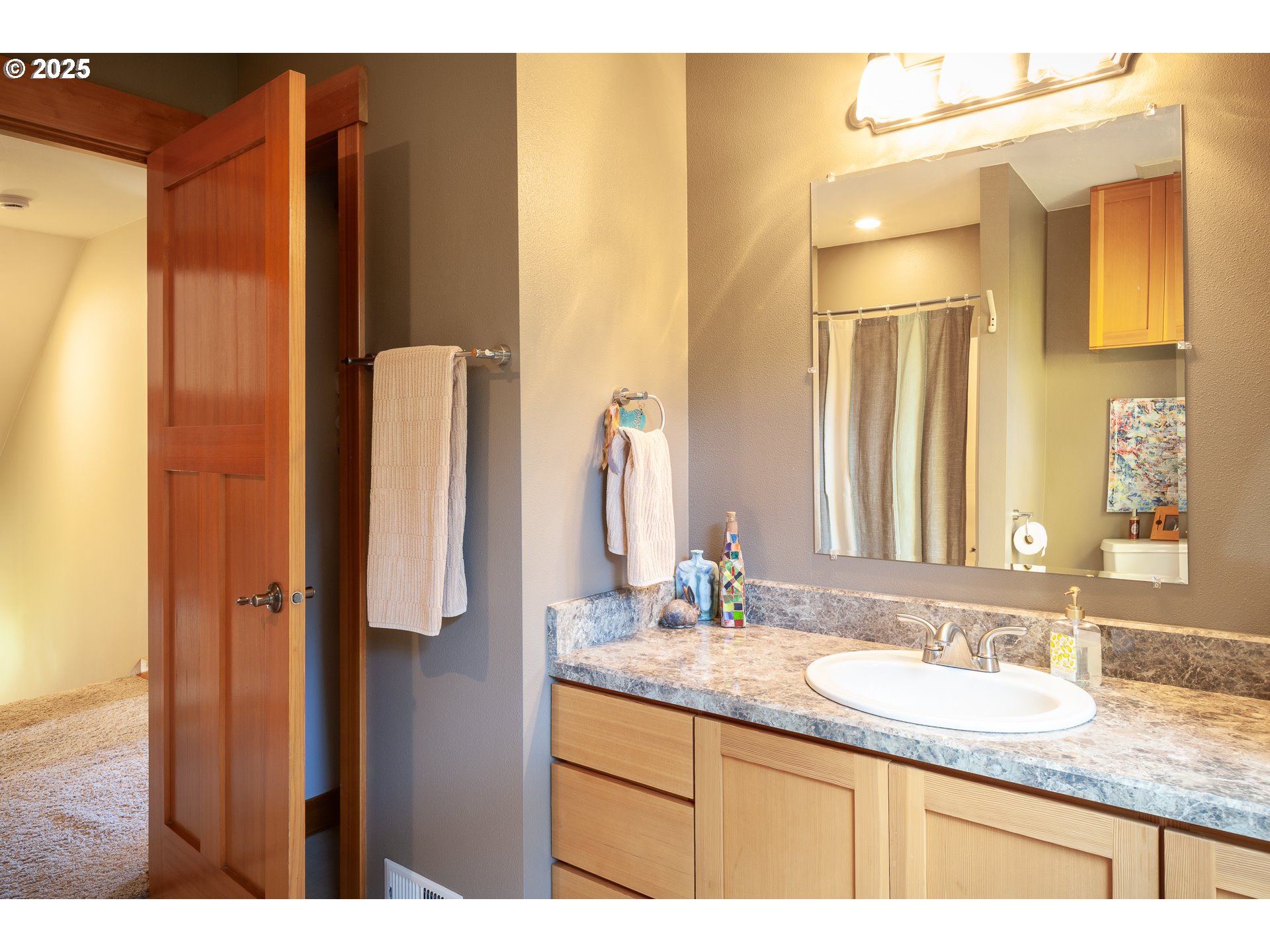 3056 Highway 35 Hood River, OR 97031 - Photo 44 of 48 Bathroom