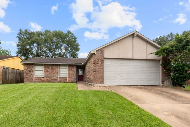 a view of a house with a yard and garage