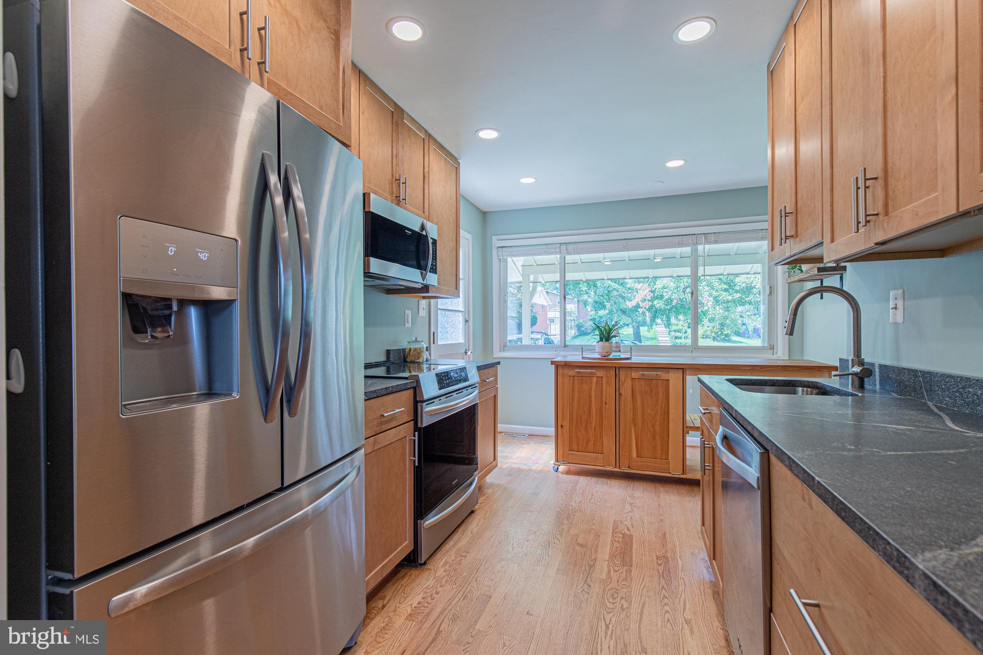 411 Torrington Place Silver Spring, MD 20901 - Photo 8 of 47 Gallery Image 8