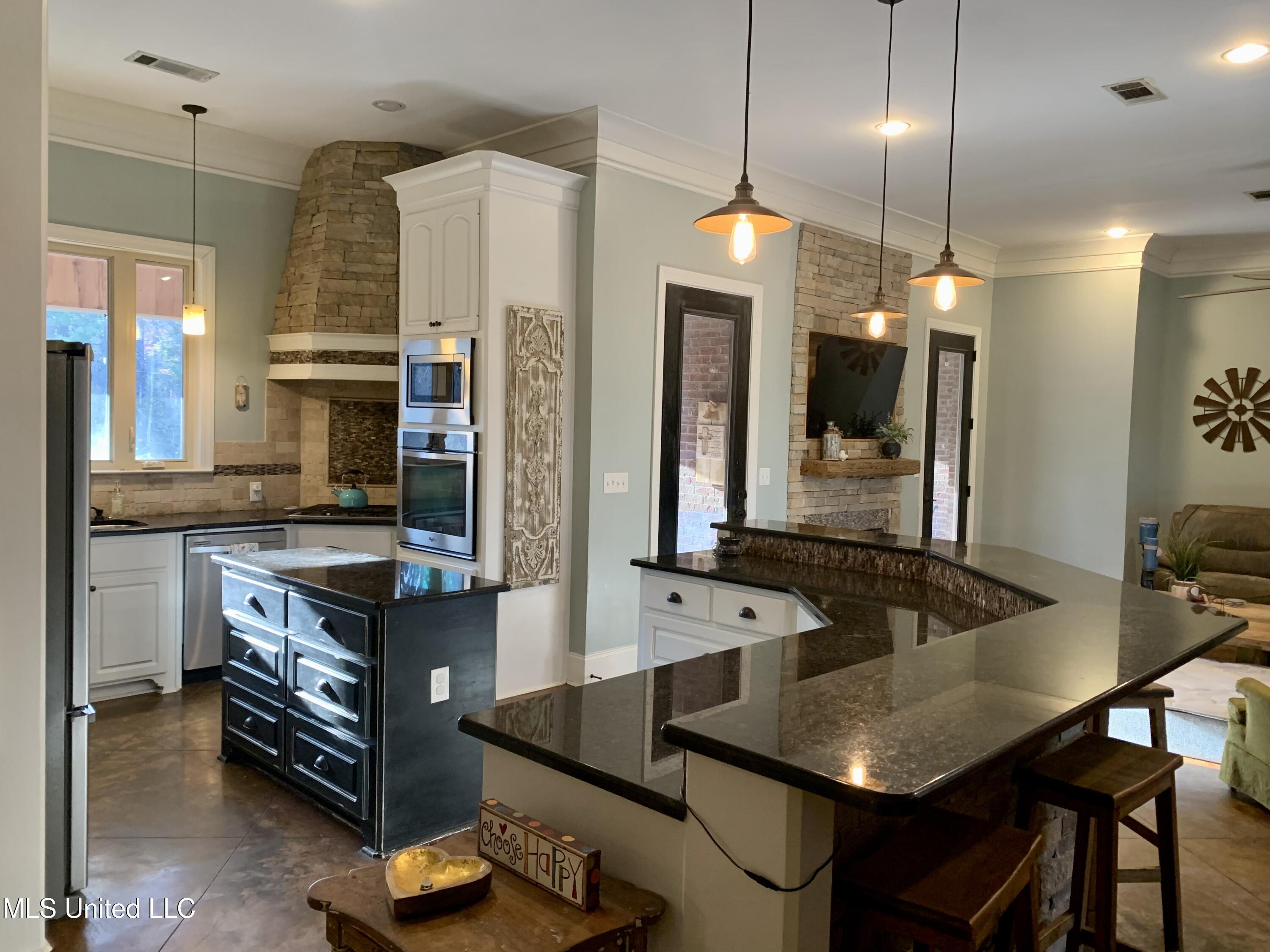 2623 West Mountain Creek Road Florence, MS 39073 - Photo 7 of 35 601205B3-94E9-42ED-9787-DDE55E1028D2