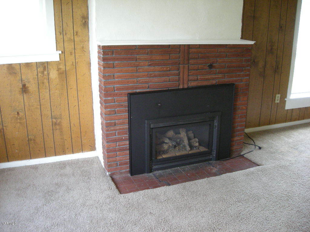 5312 Gamache Road Moxee, WA 98936 - Photo 5 of 15 a living room with furniture and a fireplace