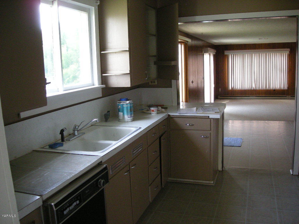 5312 Gamache Road Moxee, WA 98936 - Photo 6 of 15 a bathroom with a granite countertop sink and a large mirror