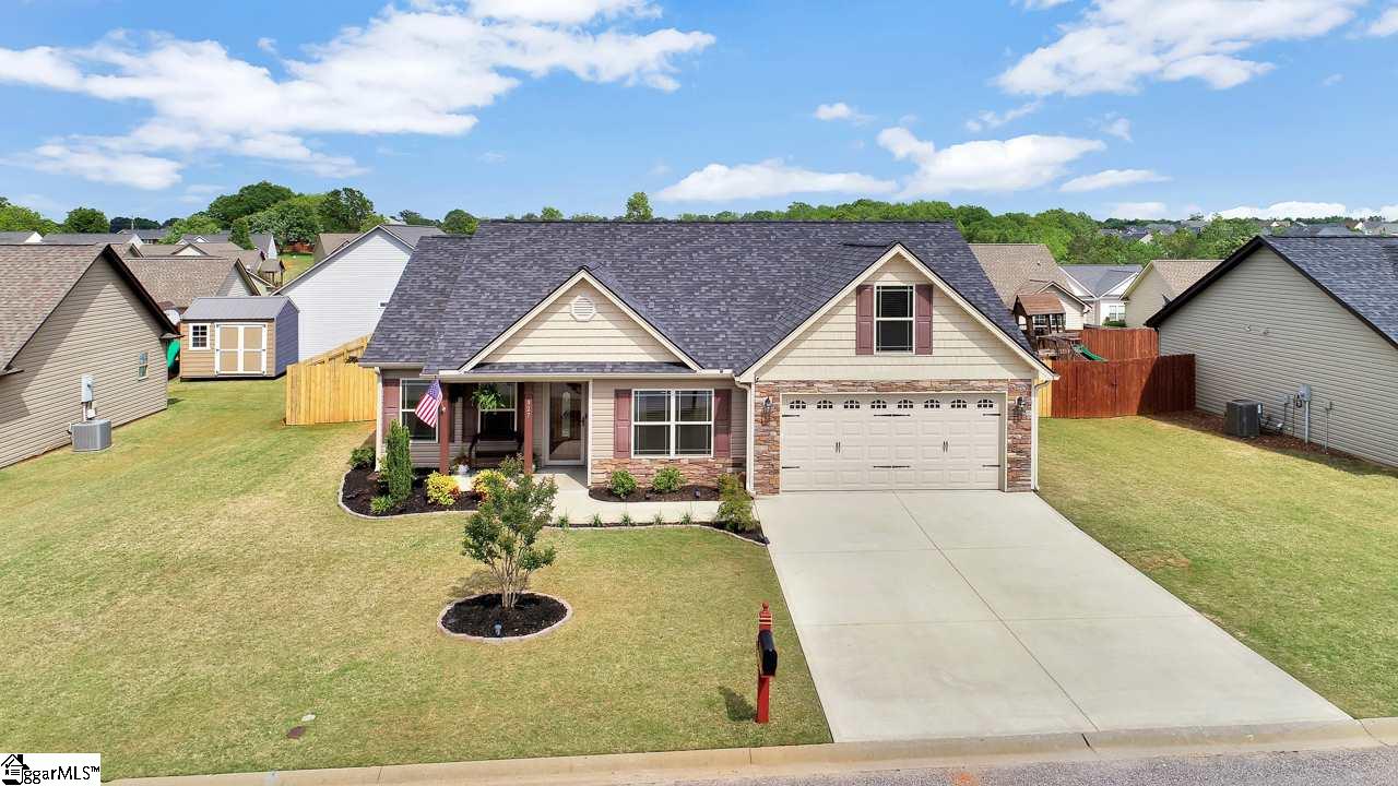 327 Gleaner Drive Inman, SC 29349 - Photo 1 of 33