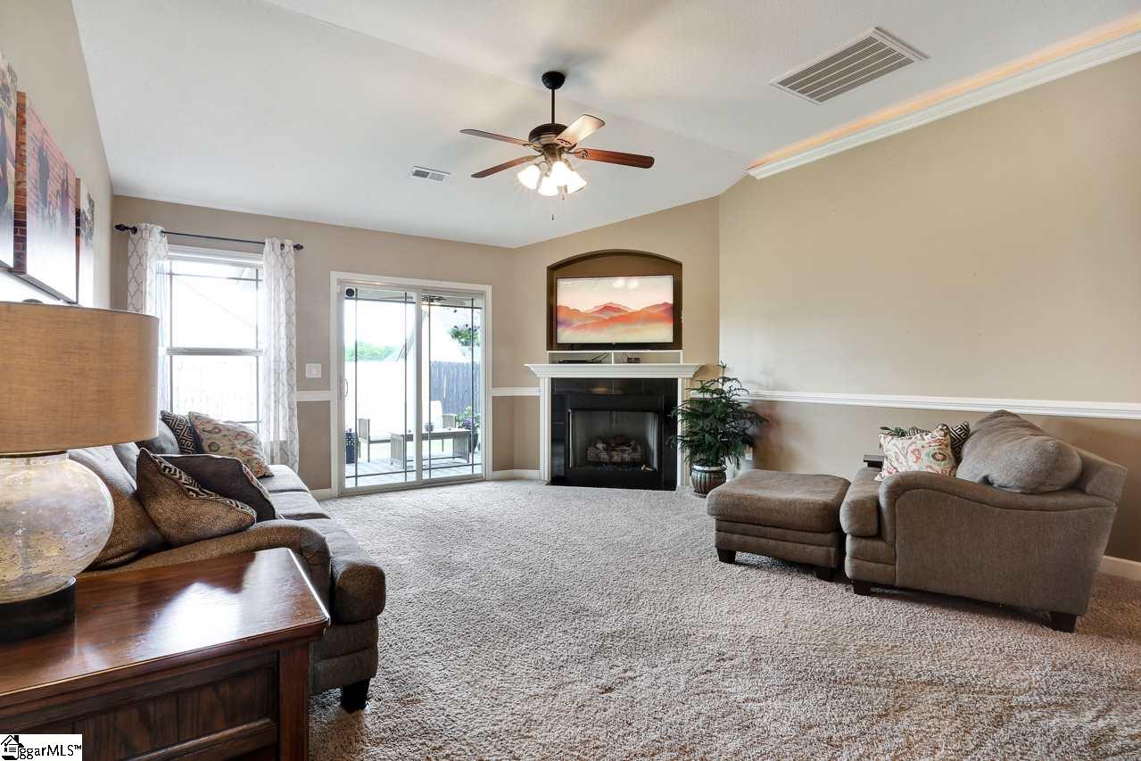 327 Gleaner Drive Inman, SC 29349 - Photo 4 of 33