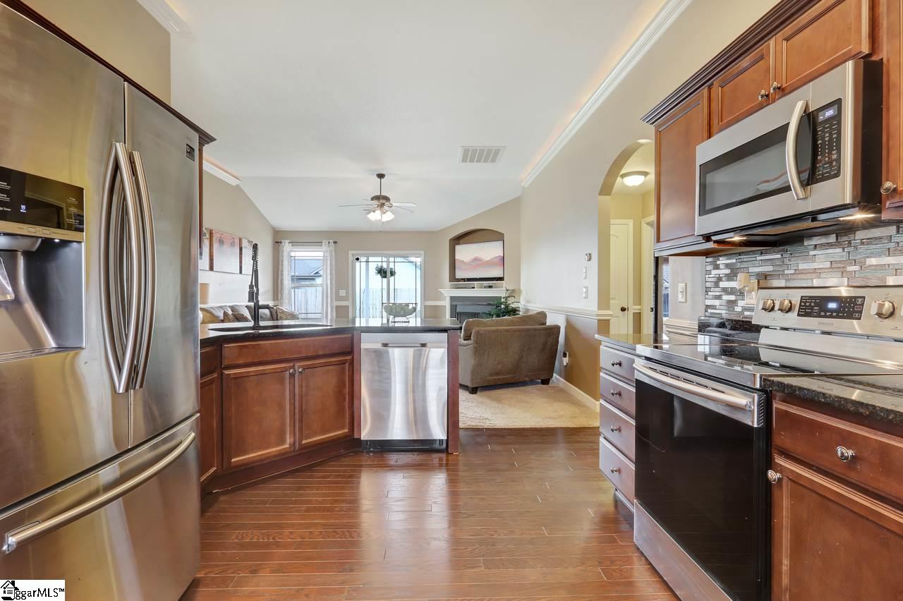 327 Gleaner Drive Inman, SC 29349 - Photo 8 of 33