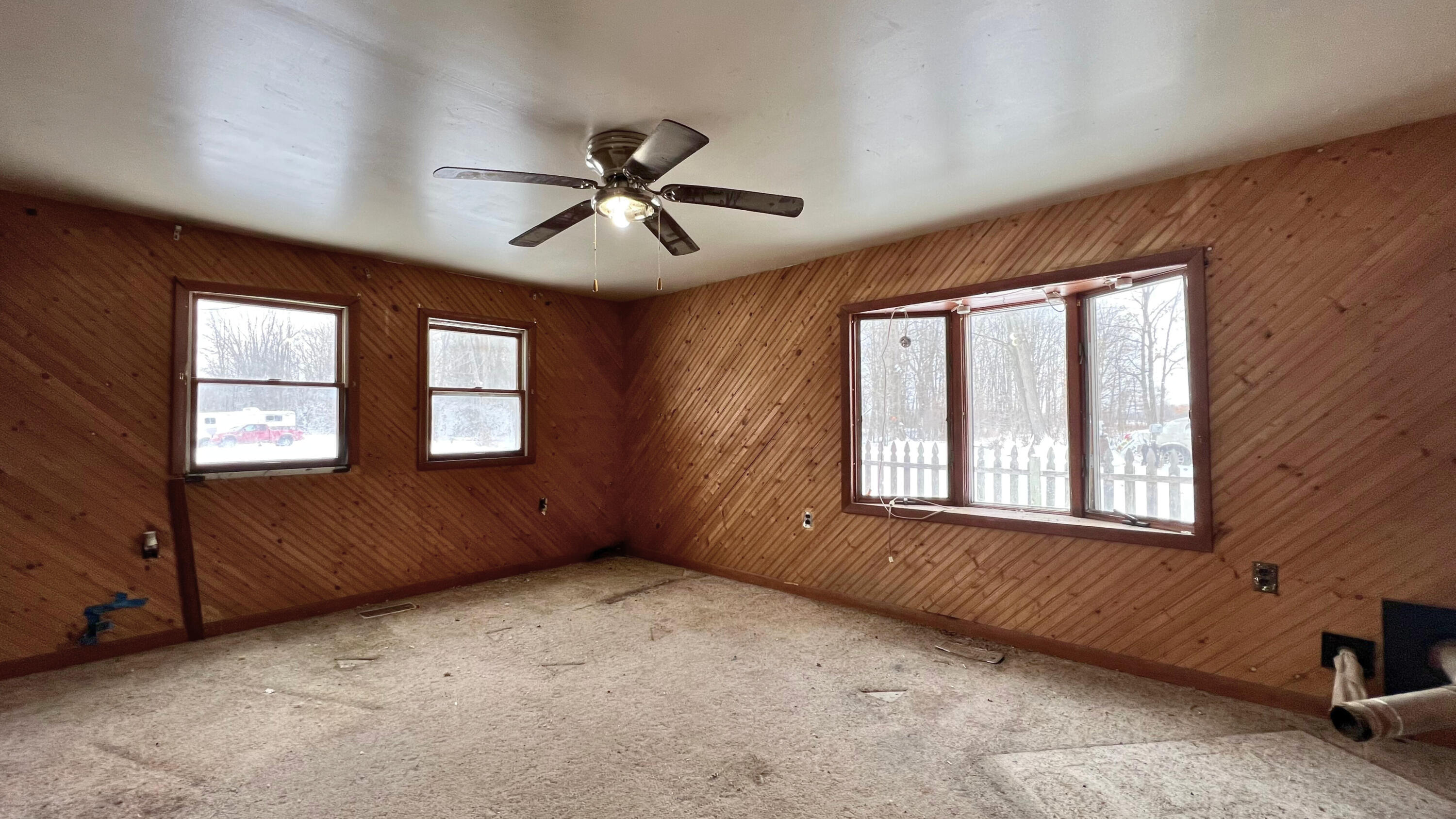 1401 Miner Road Crystal, MI 48818 - Photo 19 of 54 LR 5