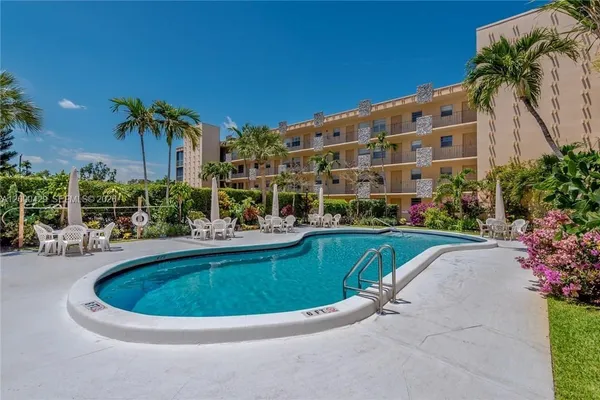 $1,700 | 2145 Pierce Street, Unit 326, Hollywood, FL 33020