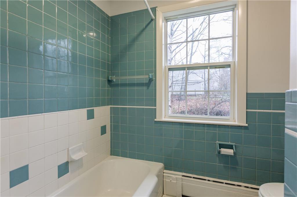 9 Katahdin Road Cape Elizabeth, ME 04107 - Photo 15 of 33 Retro tile in great shape!