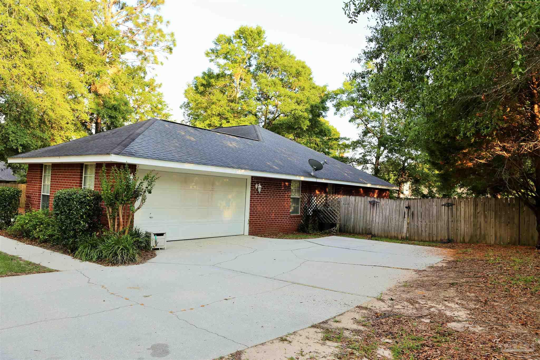 5905 Ridgeview Drive Milton, FL 32570 - Photo 8 of 39 Gallery Image 8