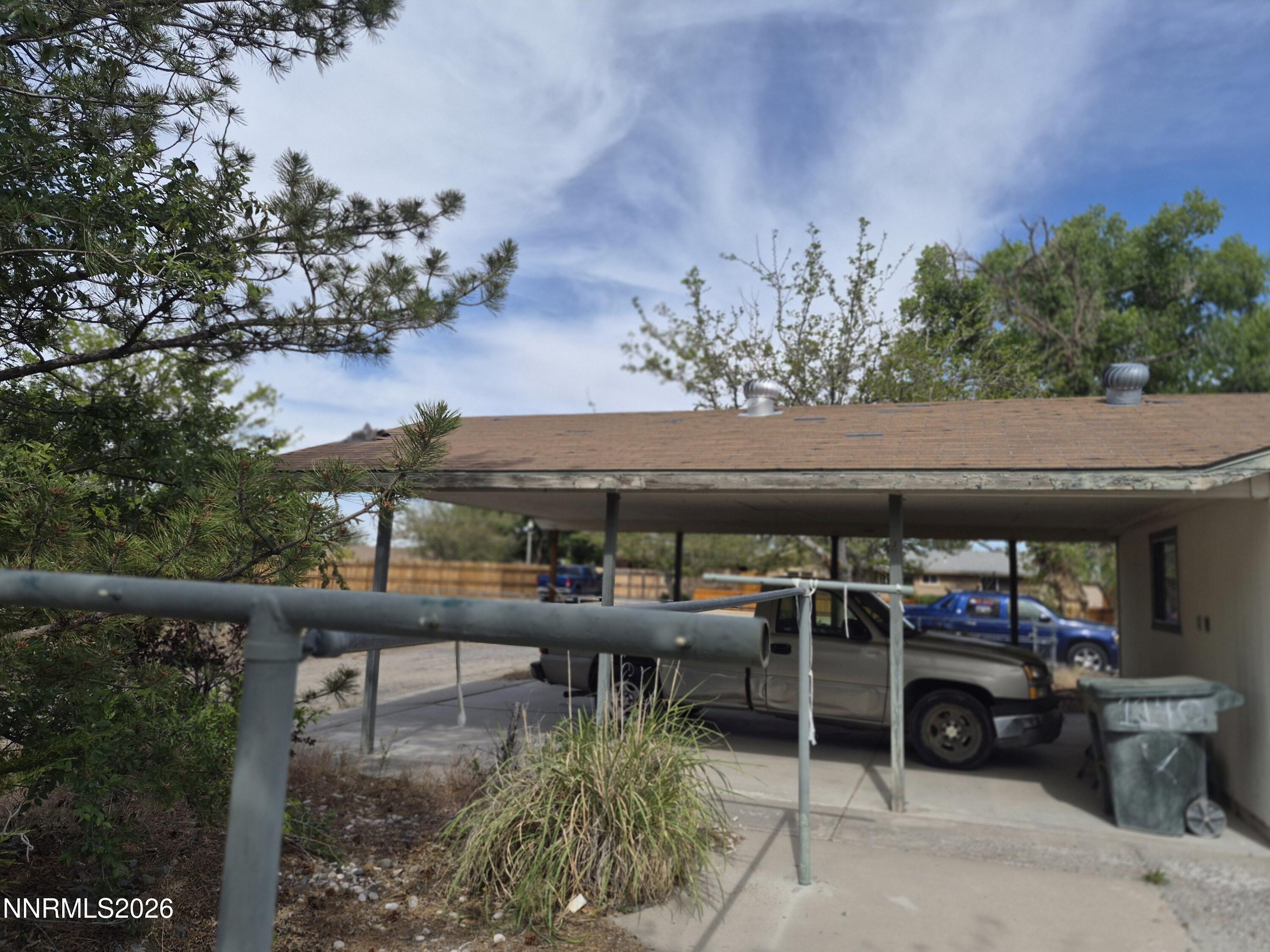 1140 Pine Road Fallon, NV 89406 - Photo 4 of 23 PINE CARPORT CLOTHESLINE