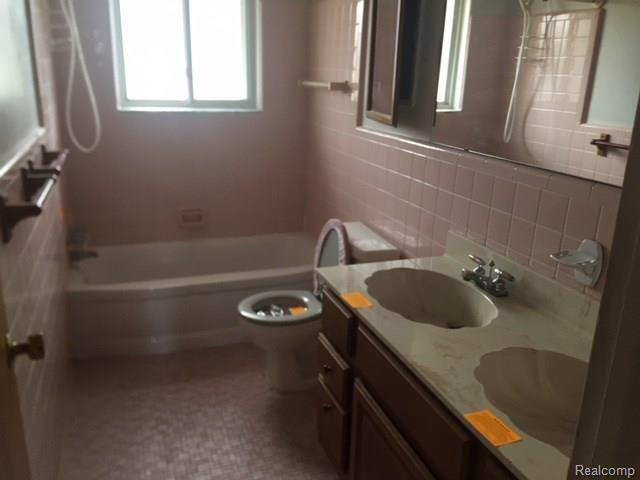 5198 Maybee Road Clarkston, MI 48346 - Photo 13 of 19 IMG_9960.JPG
