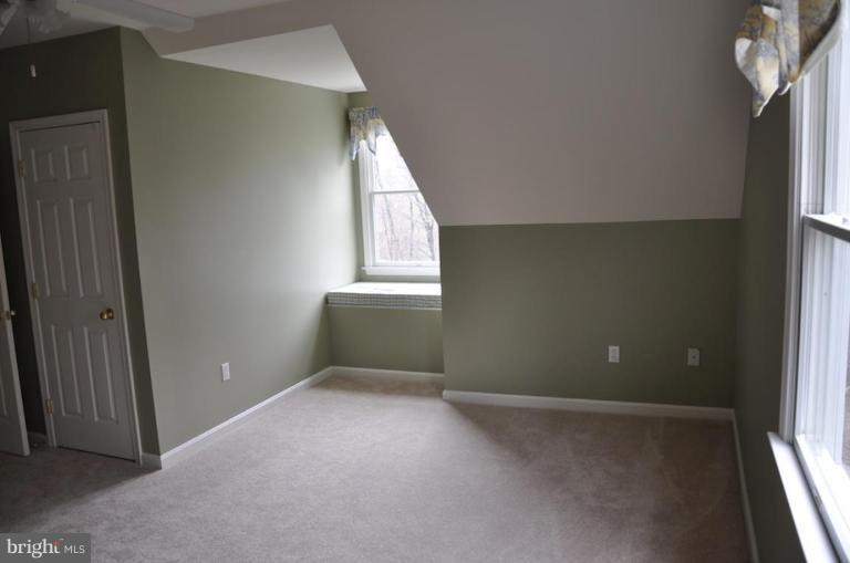 13925 Sunnybrook Road Phoenix, MD 21131 - Photo 22 of 30 an empty room with a window