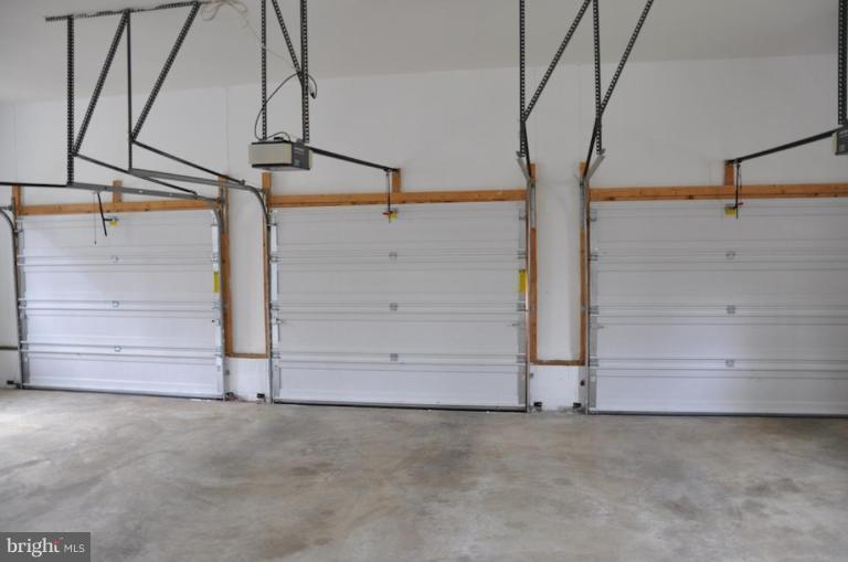 13925 Sunnybrook Road Phoenix, MD 21131 - Photo 30 of 30 a view of a garage