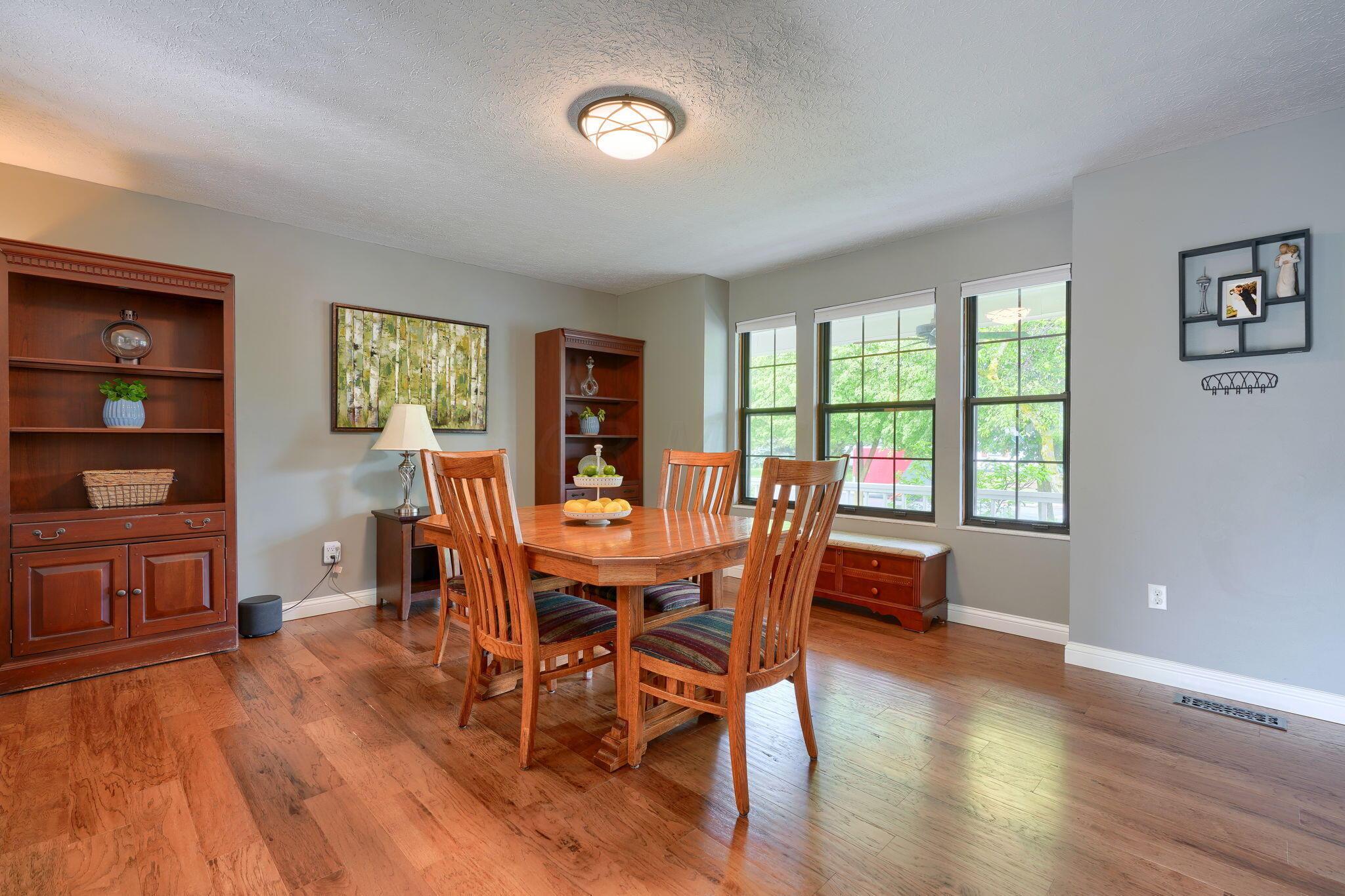 5389 Spring Hill Road Grove City, OH 43123 - Photo 6 of 40 Living Room/Dining Room