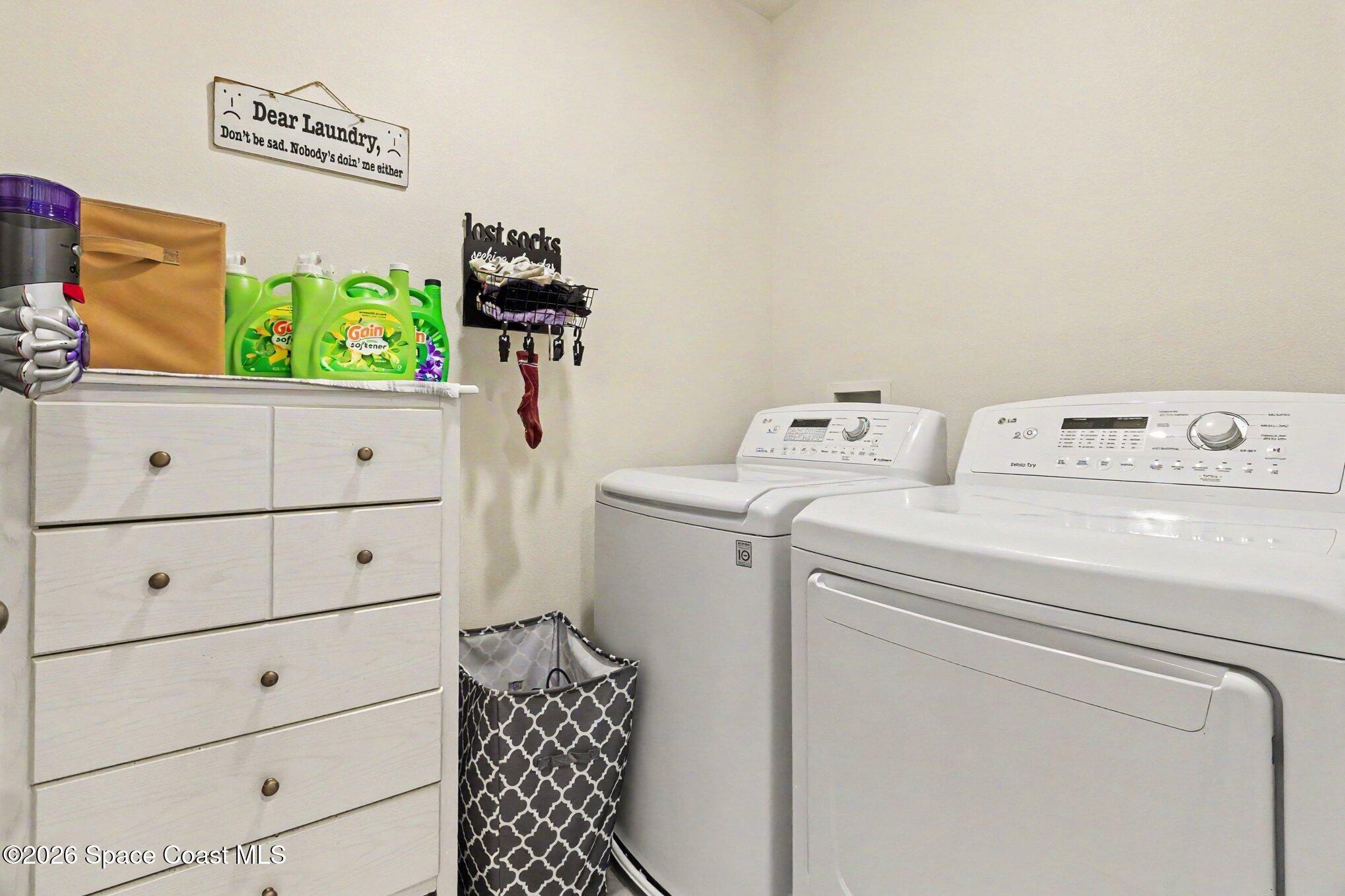 1873 Farmhouse Road Southeast Palm Bay, FL 32909 - Photo 21 of 35 Laundry room
