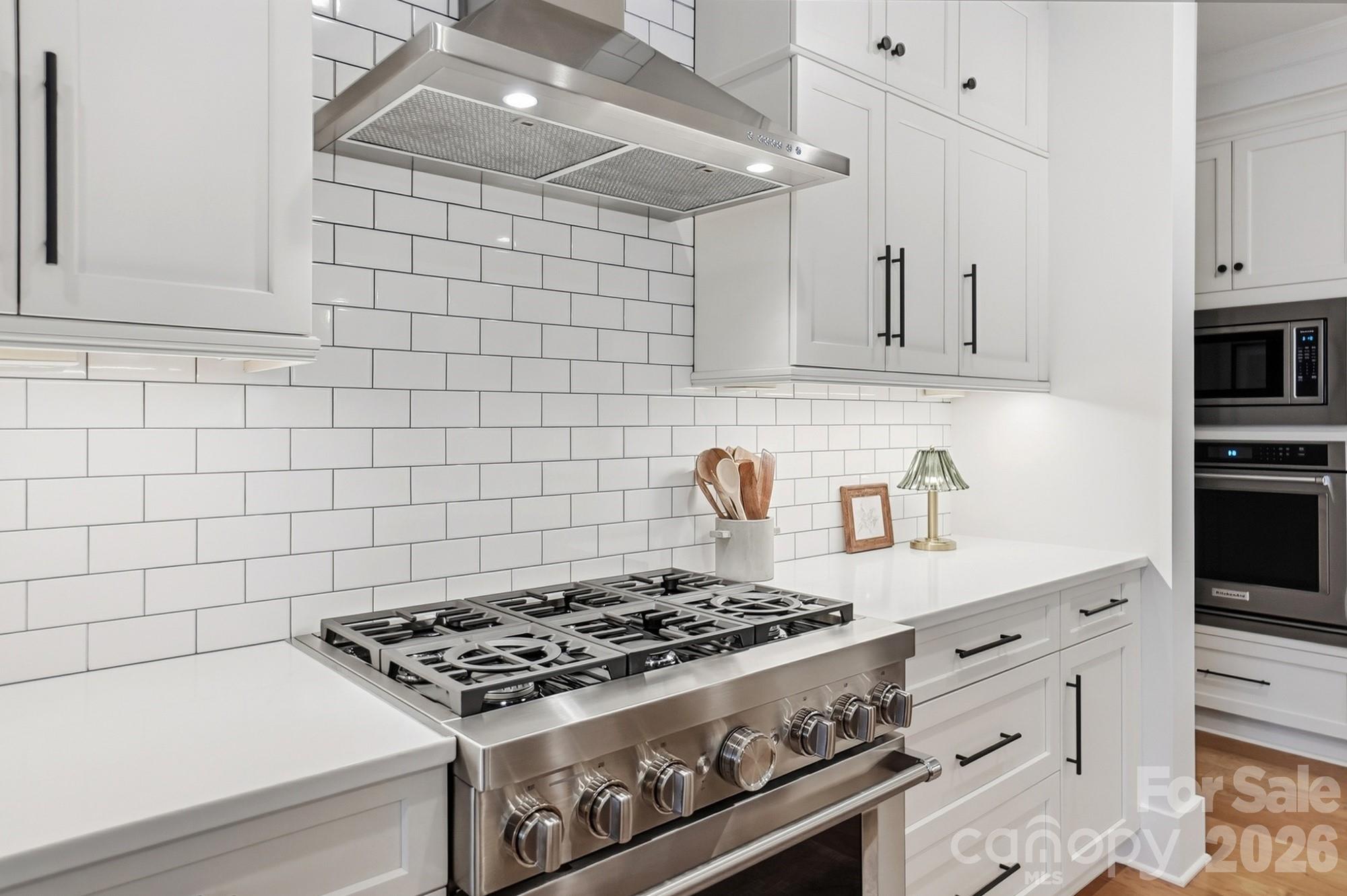 2052 Thatcher Way Fort Mill, SC 29715 - Photo 10 of 47 a stove top oven sitting inside of a kitchen
