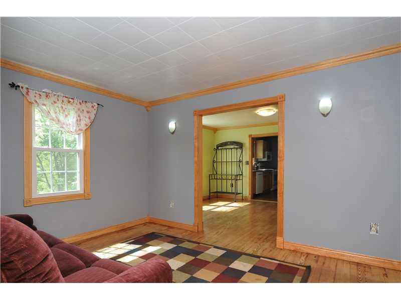 1033 Monaca Rd (stobo St) Monaca, PA 15061 - Photo 5 of 21 Living Room.