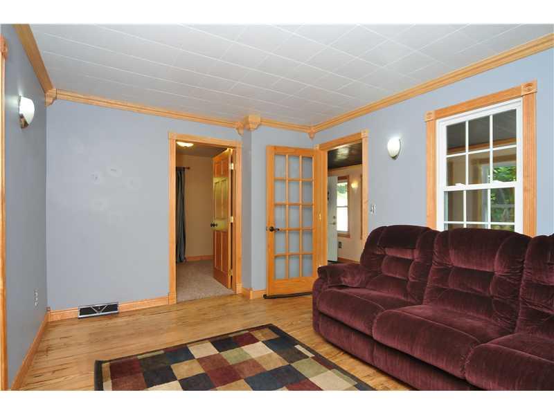 1033 Monaca Rd (stobo St) Monaca, PA 15061 - Photo 6 of 21 Living Room.