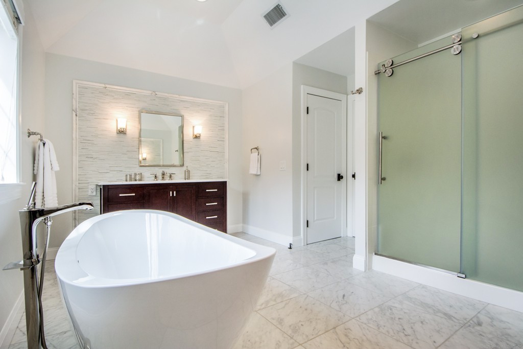 49 Amanda Road Sudbury, MA 01776 - Photo 17 of 30 a bathroom with a bathtub and a sink