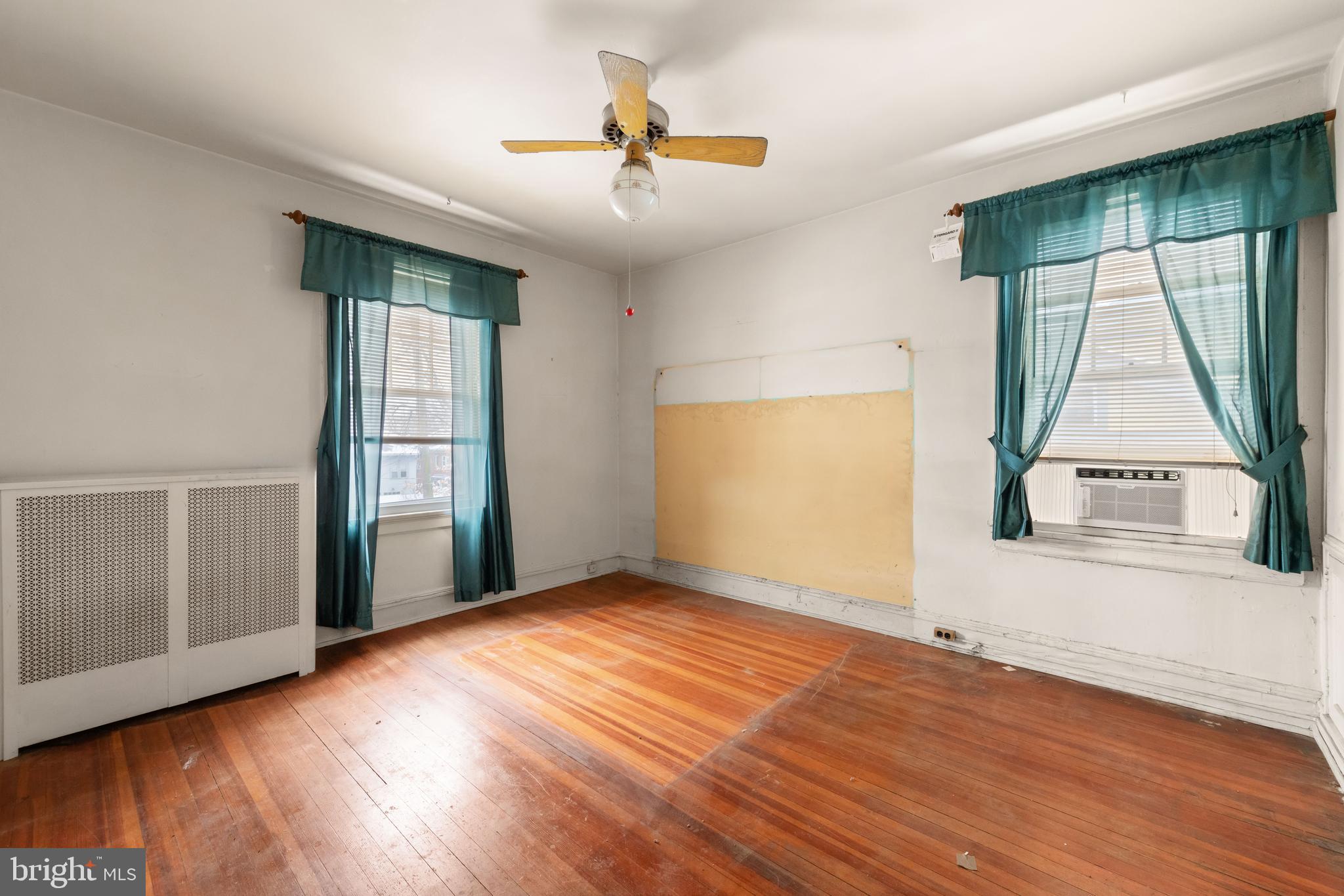 1702 Webster Street Northwest Washington, DC 20011 - Photo 22 of 42 an empty room with windows and closet
