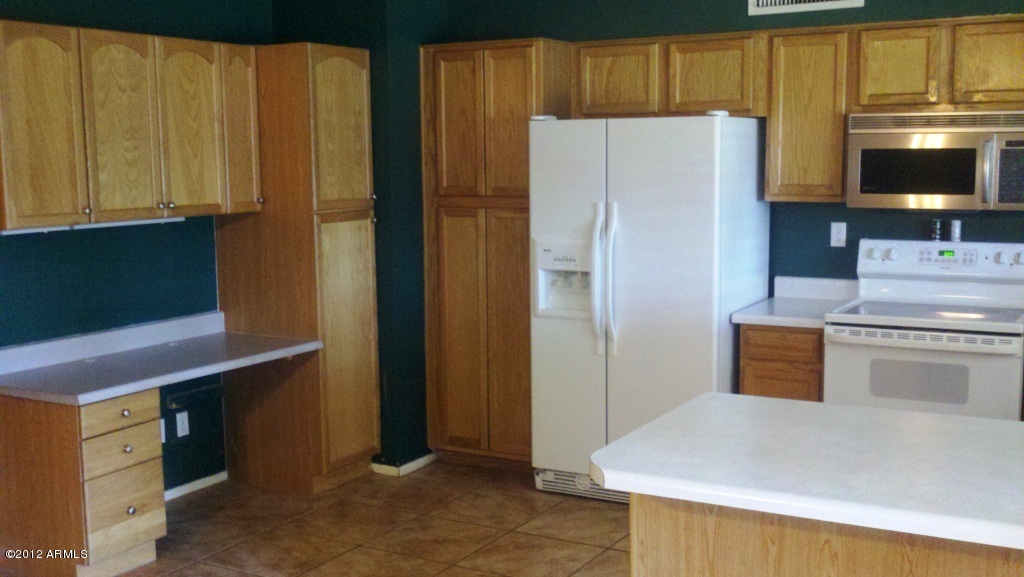 2502 East John Cabot Road Phoenix, AZ 85032 - Photo 6 of 16 Kitchen 3
