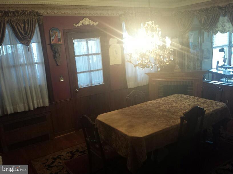 1707 South Arlington Ridge Road Arlington, VA 22202 - Photo 2 of 15 Dining Room
