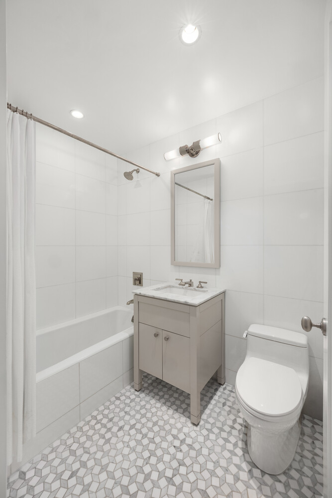 80 Riverside Boulevard, Unit 15B Manhattan, NY 10069 - Photo 19 of 26 a bathroom with a sink a toilet and bathtub
