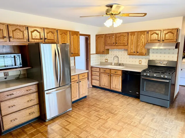 $329,000 | 803 East Streamwood Boulevard, Streamwood, IL 60107