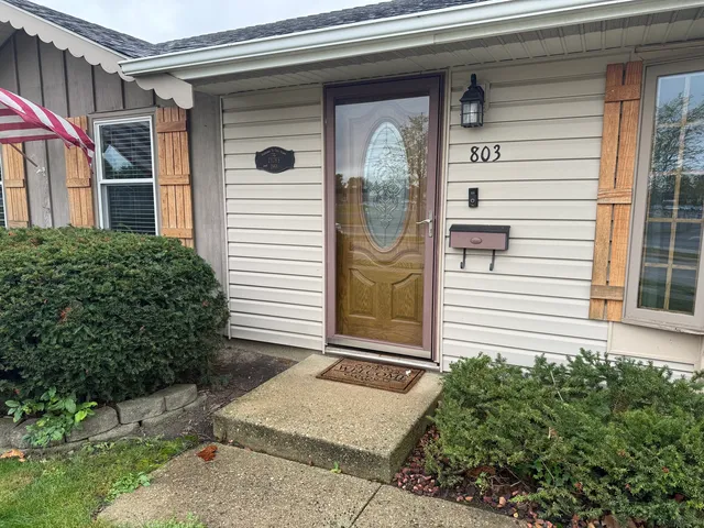 $329,000 | 803 East Streamwood Boulevard, Streamwood, IL 60107