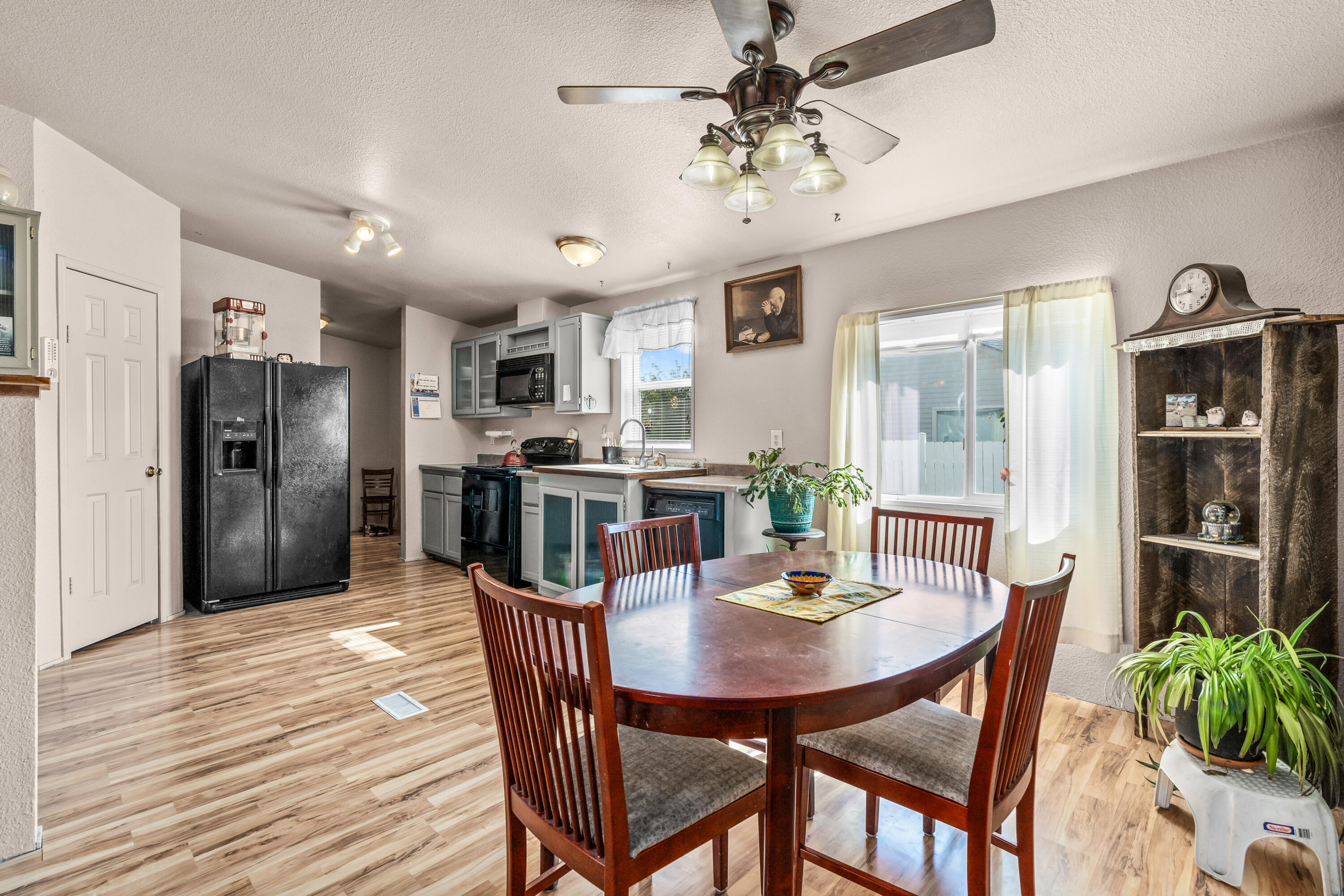 512 Center Ridge Drive Culver, OR 97734 - Photo 10 of 25 2023_05_30_512_center_ridge_dr_culver-19