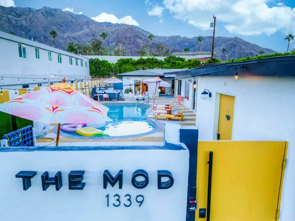 a utility room with a table and chairs