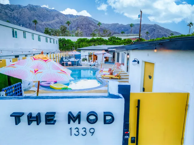 a utility room with a table and chairs