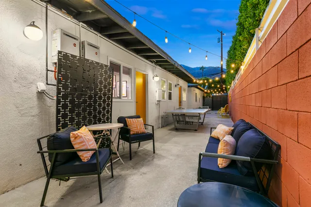 a view of an outdoor space