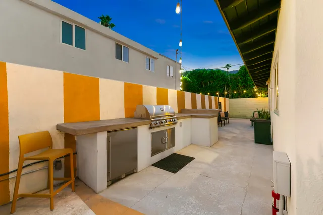 a view of an outdoor kitchen
