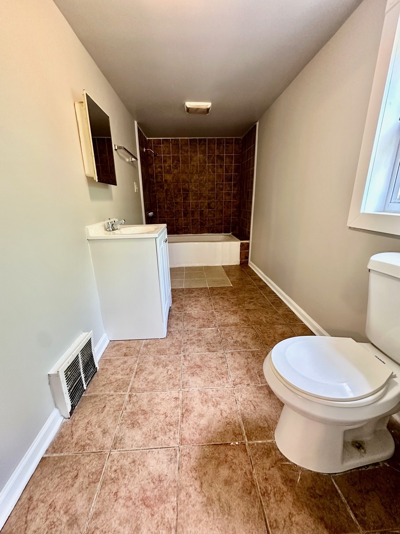 50 Sheridan Street Elgin, IL 60123 - Photo 17 of 21 a bathroom with a toilet and a shower