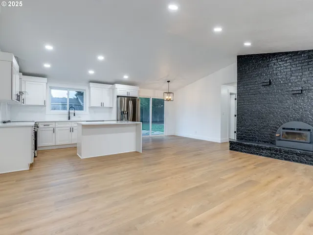 $579,999 | 12611 Northeast 44th Street, Vancouver, WA 98682