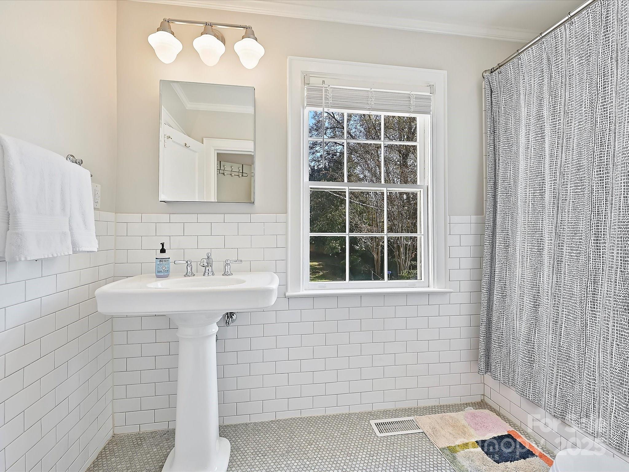 2021 South Wendover Road Charlotte, NC 28211 - Photo 30 of 41 Gallery Image 30