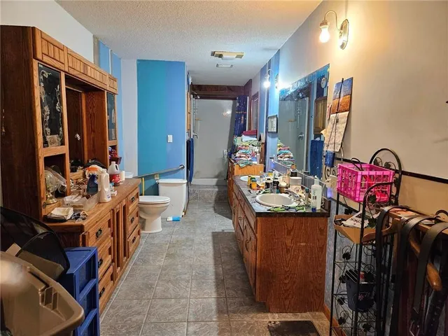 $500,000 | 918 120th Street, Redfield, KS 66769