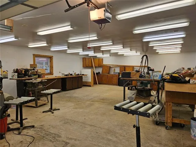 $500,000 | 918 120th Street, Redfield, KS 66769