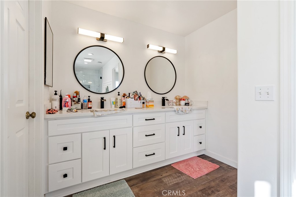 4342 Shadow Canyon Road Templeton, CA 93465 - Photo 63 of 72 Ensuite bath featuring double sinks