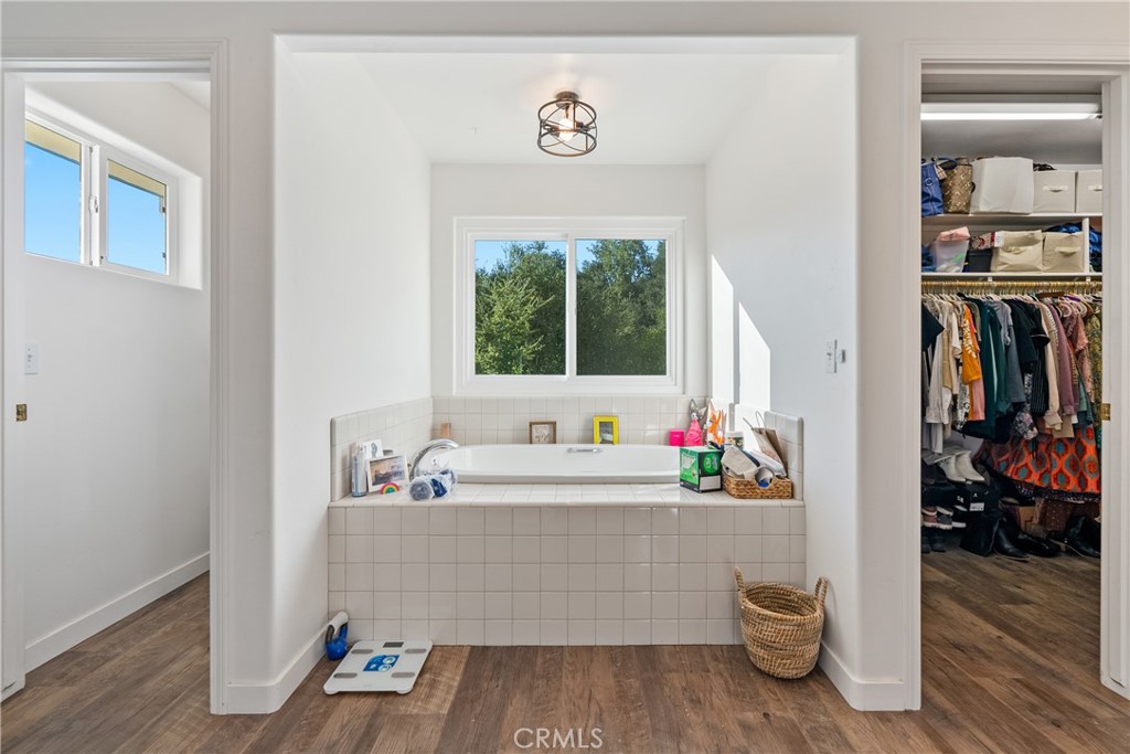 4342 Shadow Canyon Road Templeton, CA 93465 - Photo 64 of 72 Ensuite bath and spacious walk in closet