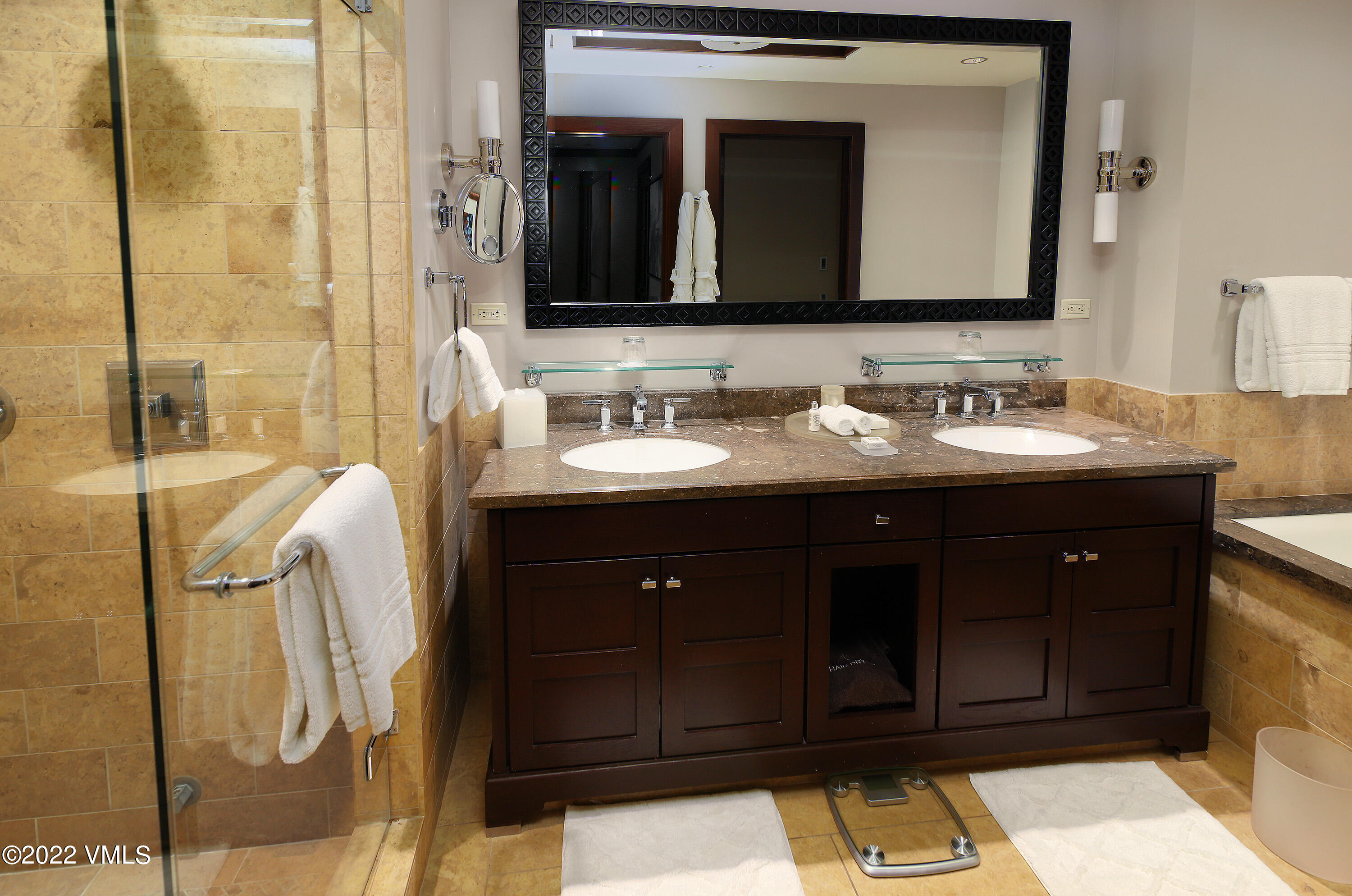 1 Vail Road, Unit 8101A Vail, CO 81657 - Photo 11 of 17 four_seasons_5101_bath_2