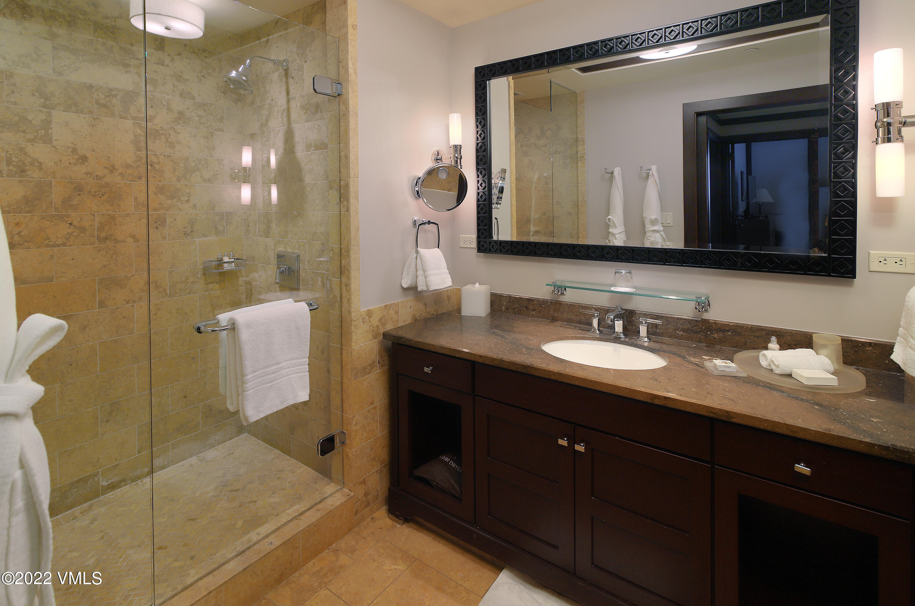 1 Vail Road, Unit 8101A Vail, CO 81657 - Photo 13 of 17 four_seasons_5101_bath_1