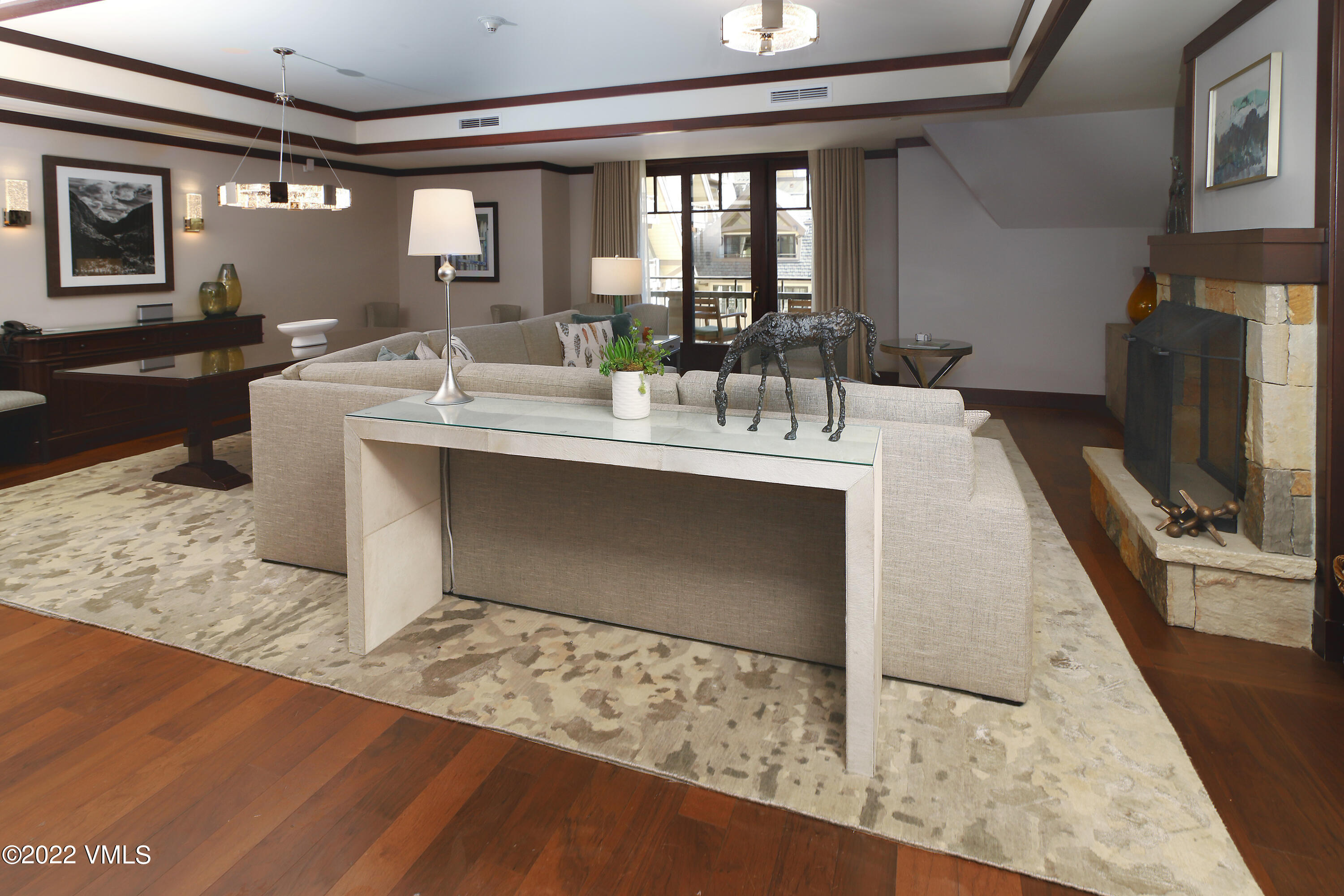 1 Vail Road, Unit 8101A Vail, CO 81657 - Photo 8 of 17 four_seasons_8101_living_1
