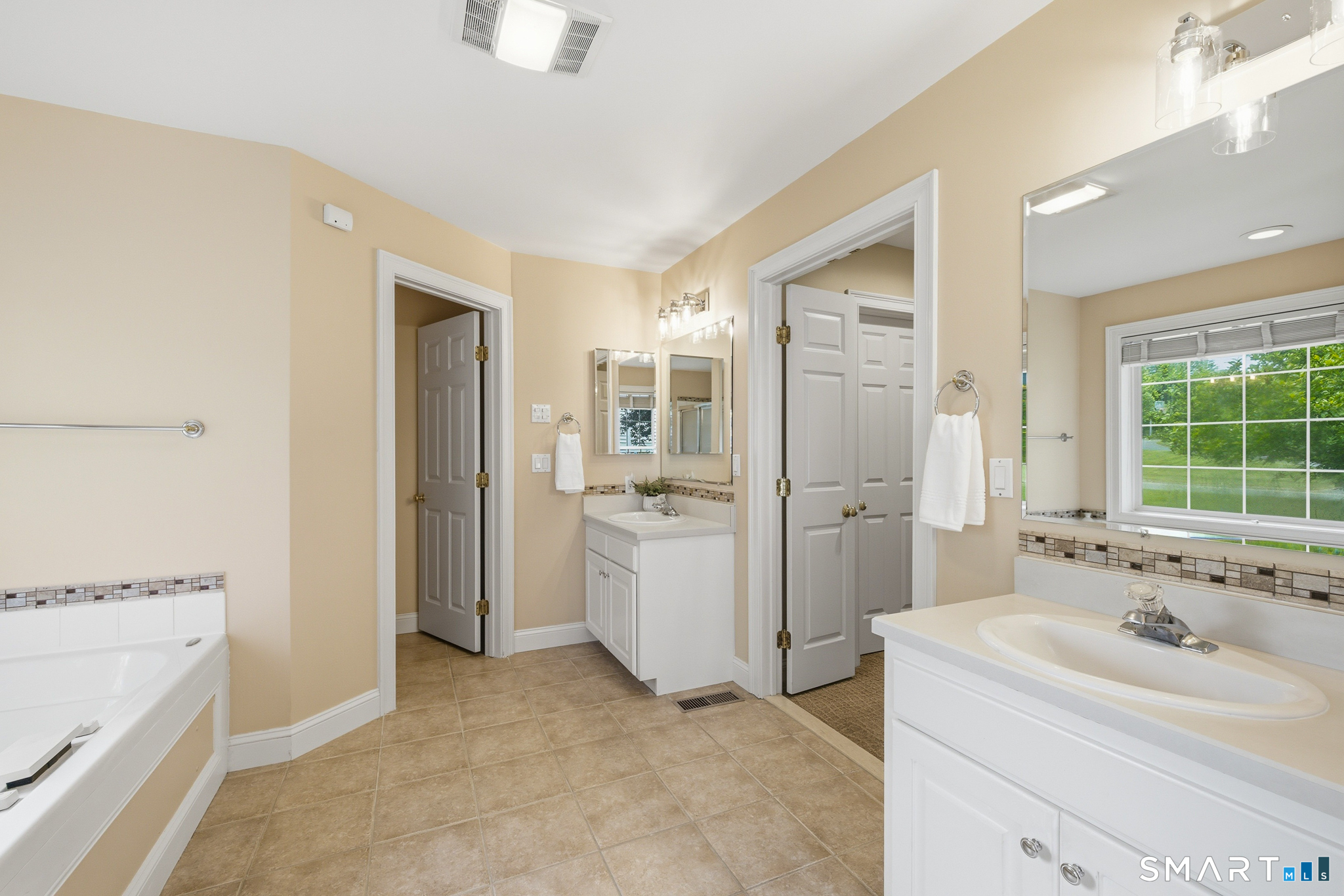 136 Talcott Ridge Road South Windsor, CT 06074 - Photo 18 of 40