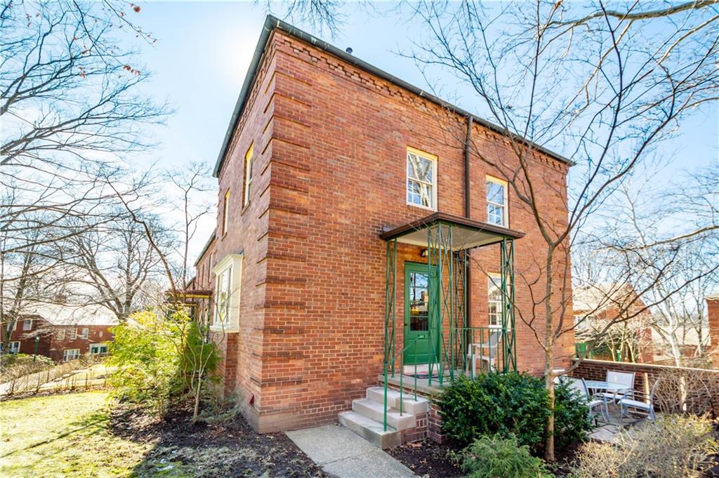 441 Sulgrave Road Pittsburgh, PA 15211 - Photo 2 of 25 Gallery Image 2
