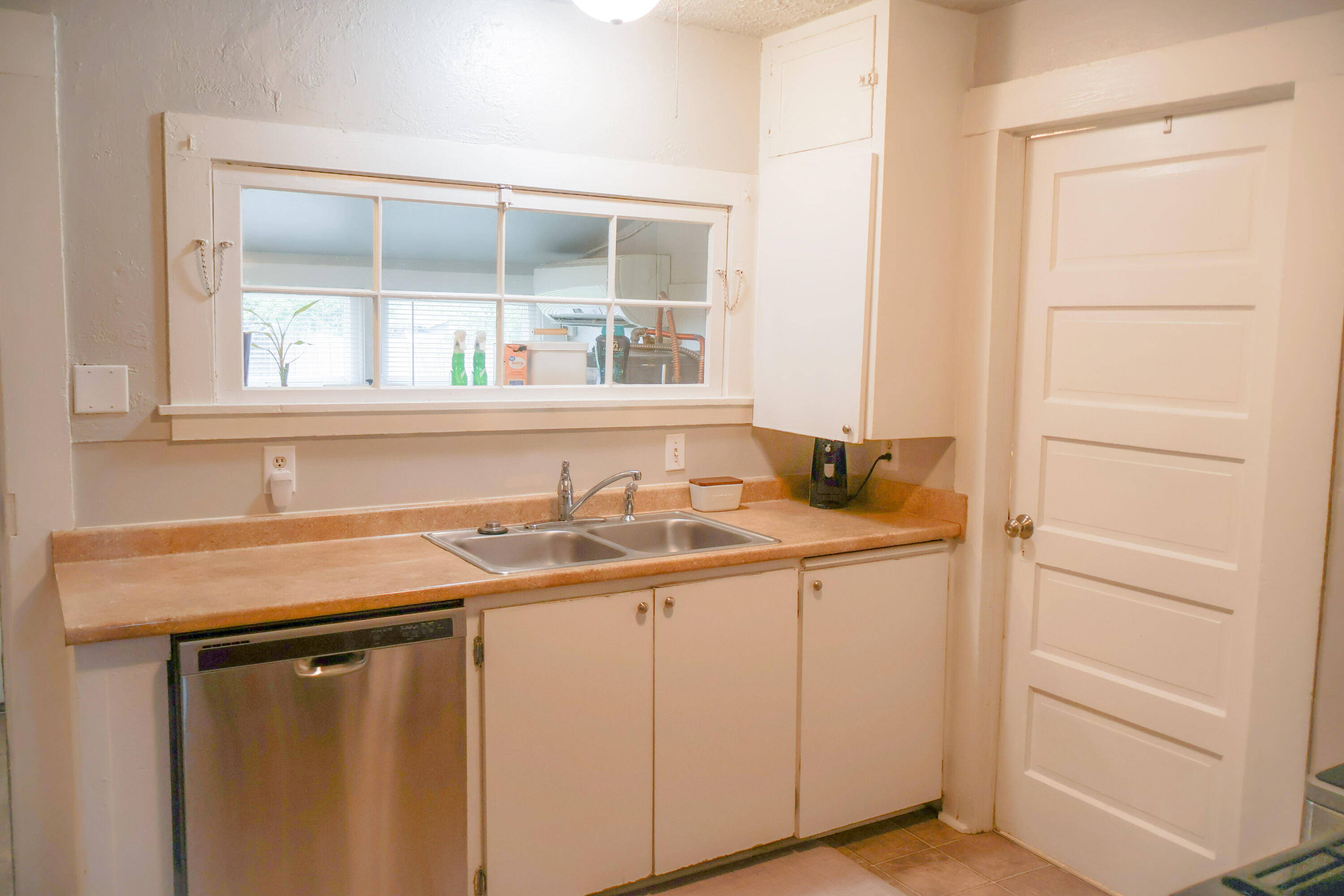 1002 Sunset Avenue Medford, OR 97501 - Photo 7 of 17